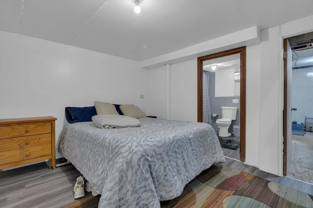 64 Commonwealth Rd, Watertown, MA 02472