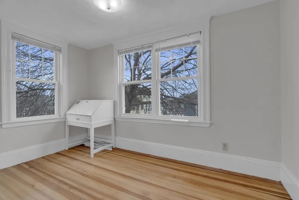 64 Commonwealth Rd, Watertown, MA 02472