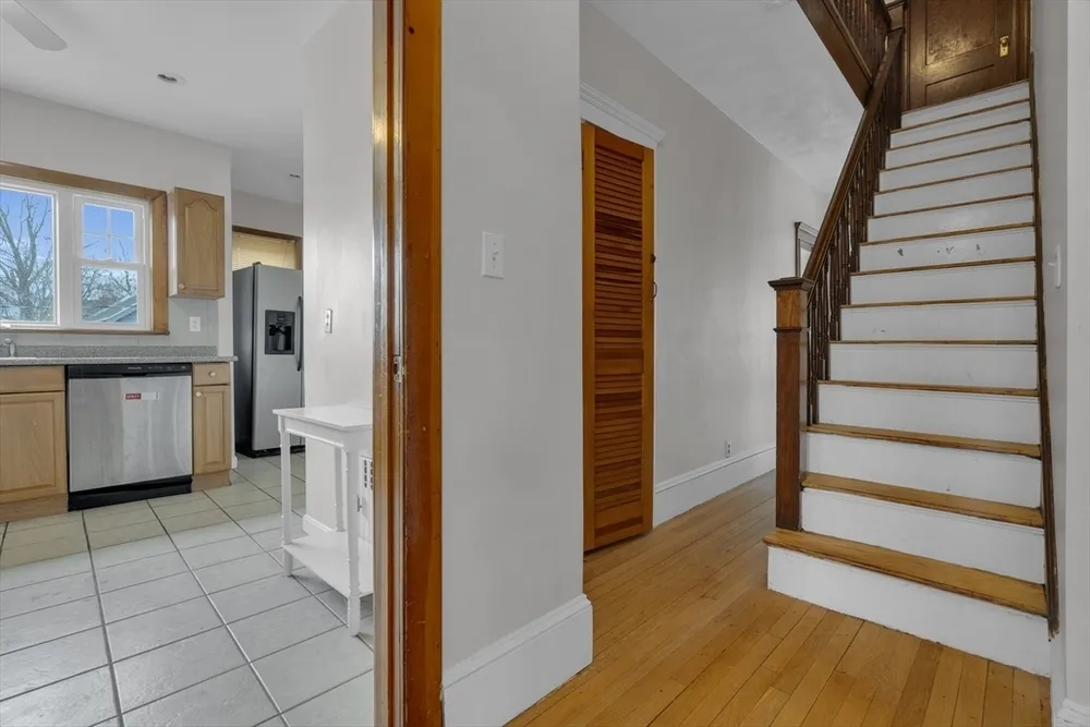 64 Commonwealth Rd, Watertown, MA 02472