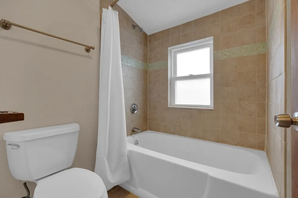 64 Commonwealth Rd, Watertown, MA 02472