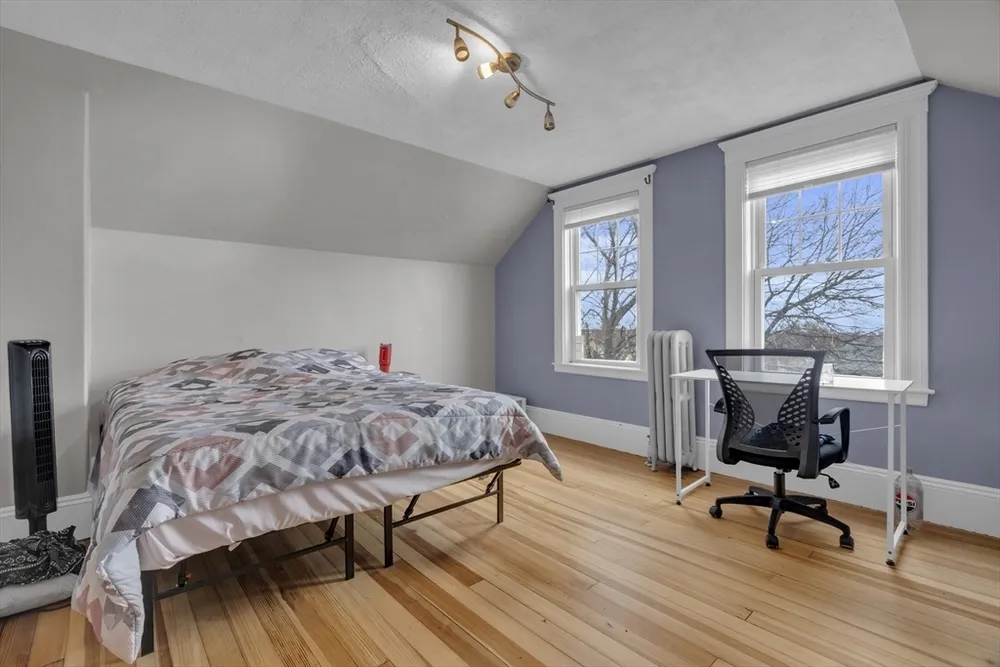 64 Commonwealth Rd, Watertown, MA 02472