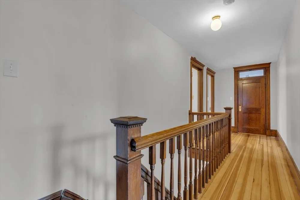 64 Commonwealth Rd, Watertown, MA 02472