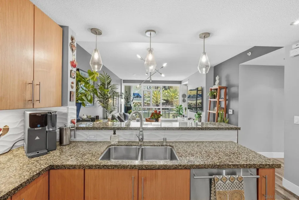 325 7th Ave, San Diego, CA 92101