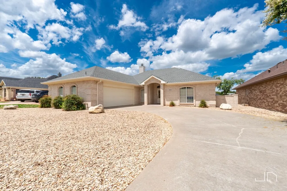 6014 Warwick Dr, San Angelo, TX 76901