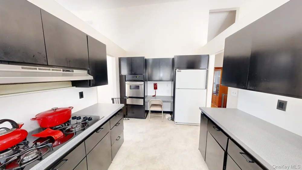 58 Babcock Ln, Tappan, NY 10983