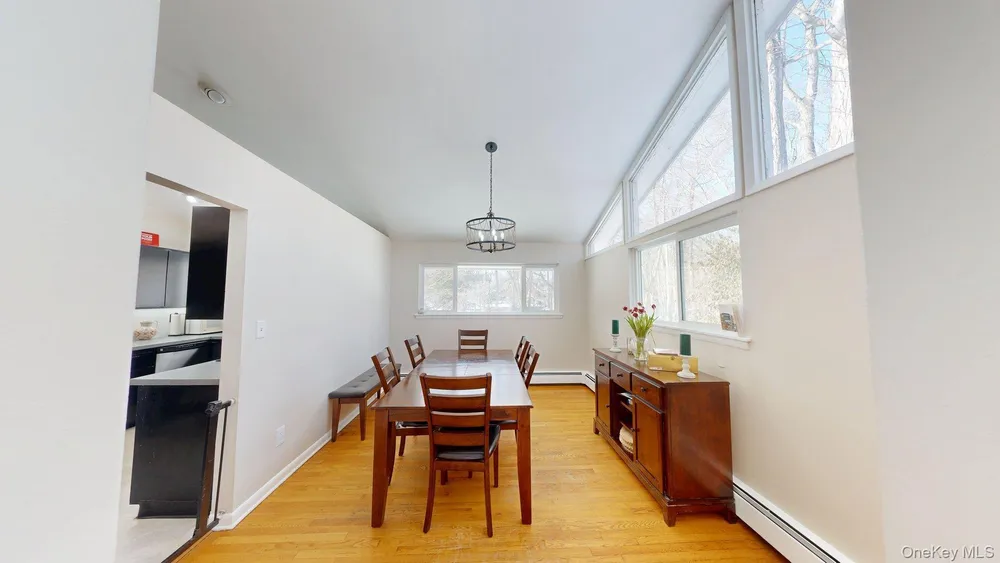 58 Babcock Ln, Tappan, NY 10983