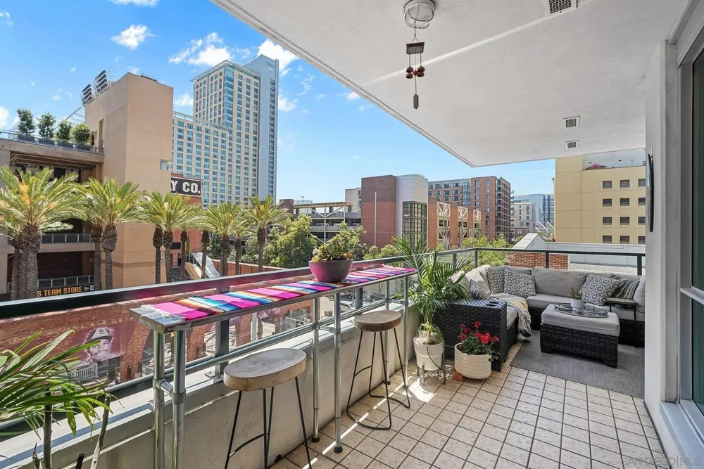 325 7th Ave, San Diego, CA 92101