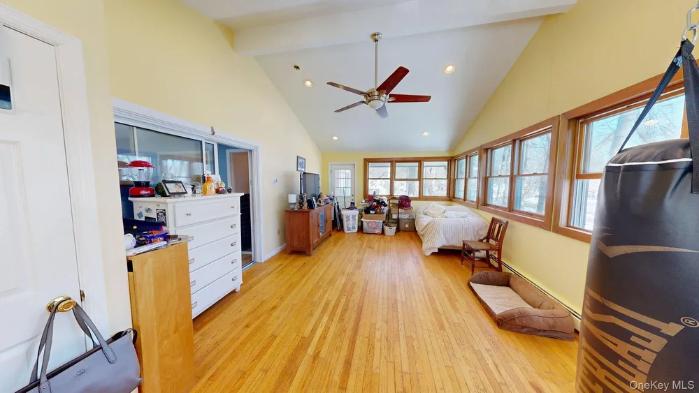 58 Babcock Ln, Tappan, NY 10983