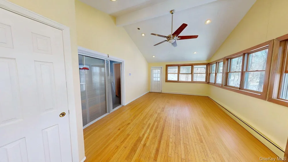 58 Babcock Ln, Tappan, NY 10983