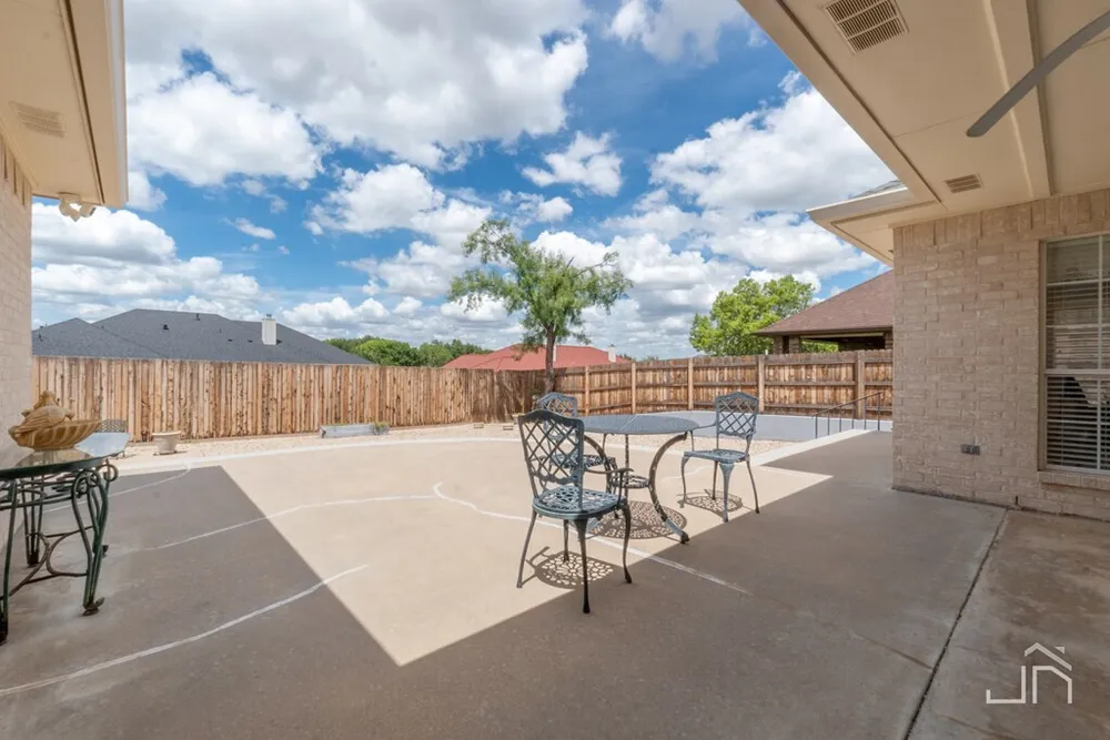 6014 Warwick Dr, San Angelo, TX 76901