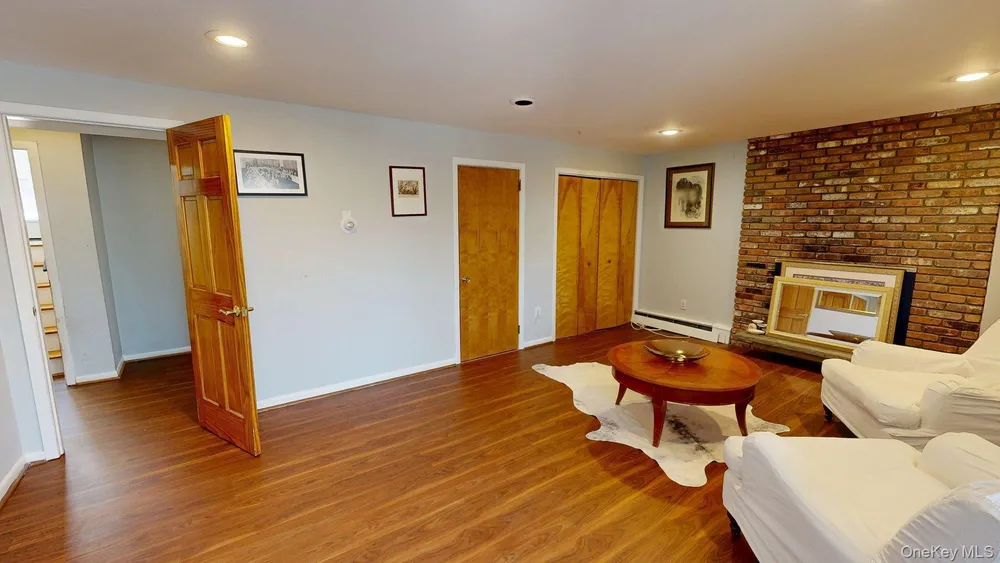 58 Babcock Ln, Tappan, NY 10983