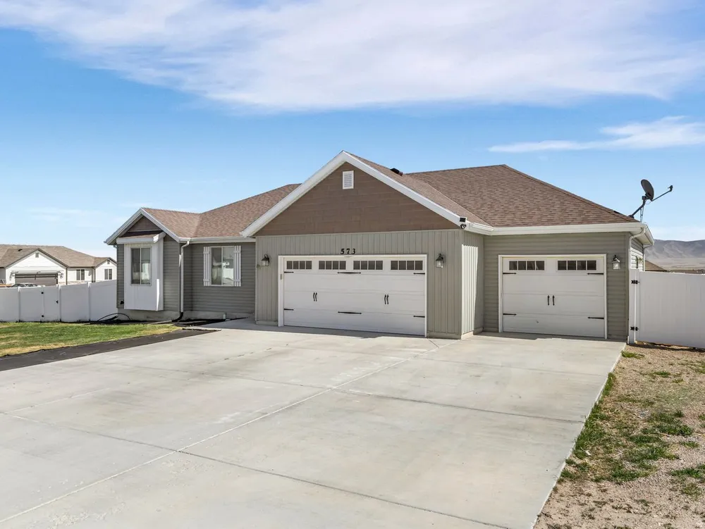 573 S Maxwell Dr, Grantsville, UT 84029