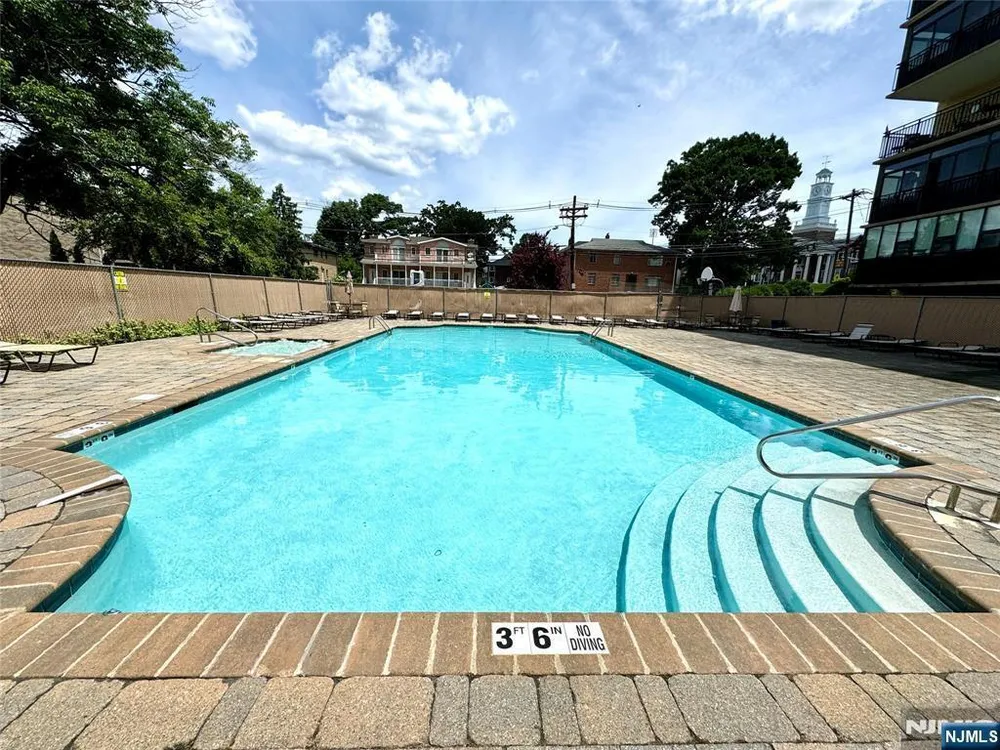 2185 Lemoine Ave, Fort Lee, NJ 07024