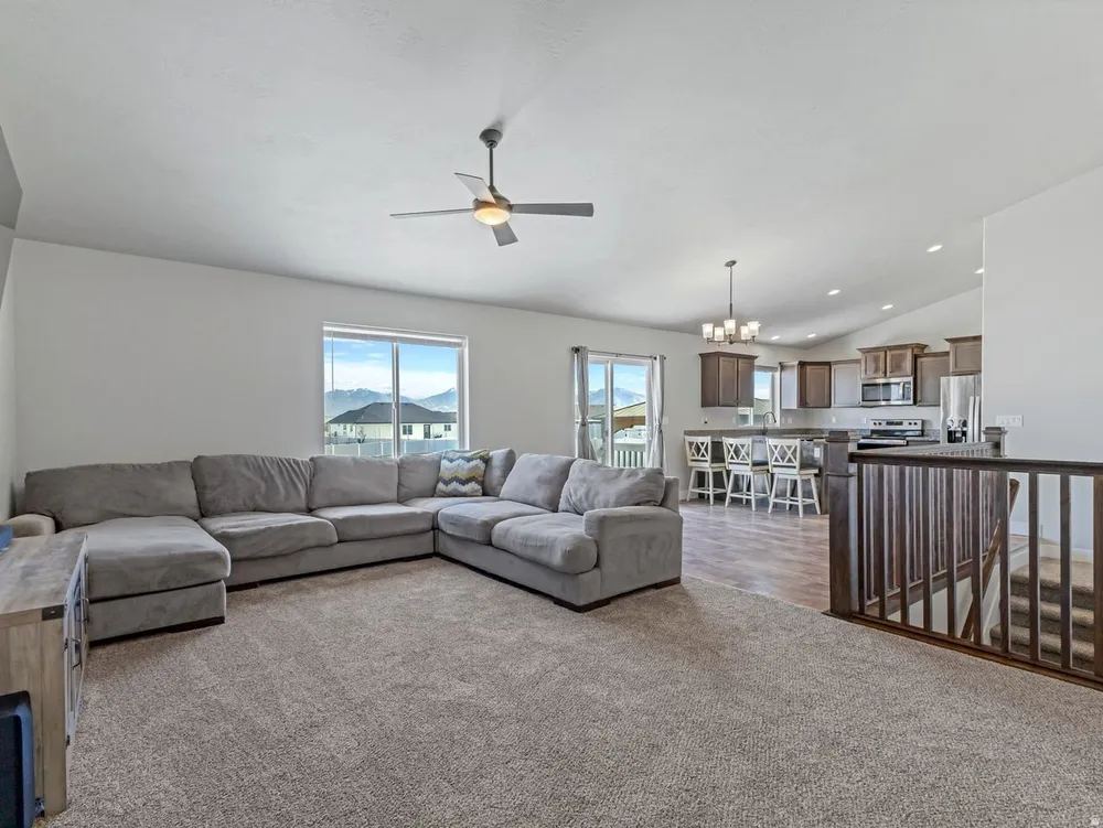 573 S Maxwell Dr, Grantsville, UT 84029