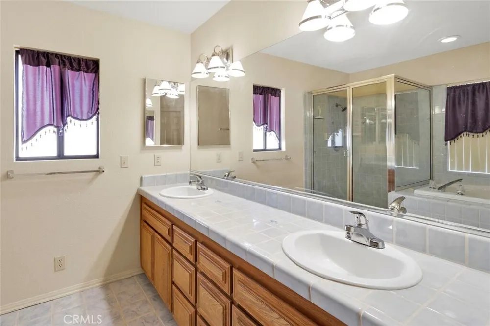 16466 Tude Rd, Apple Valley, CA 92307