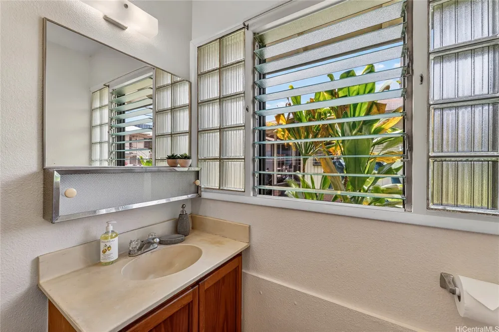 1128 Alohi Way, Honolulu, HI 96814