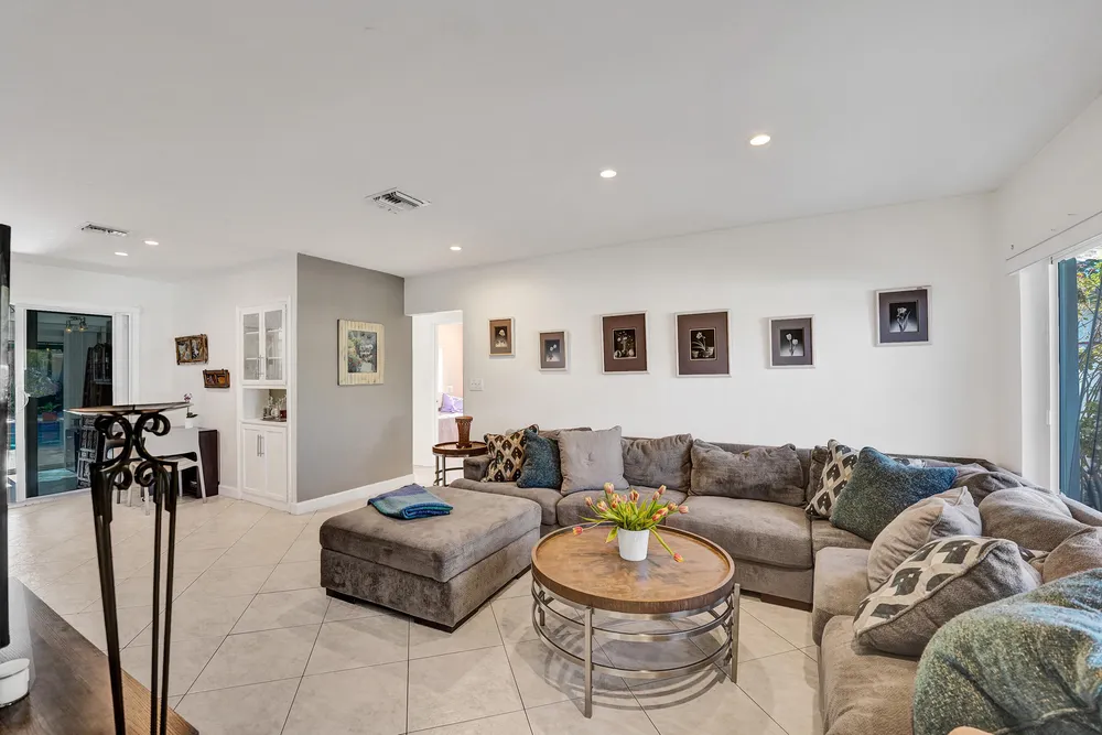 1036 NE 9th Ave, Fort Lauderdale, FL 33304