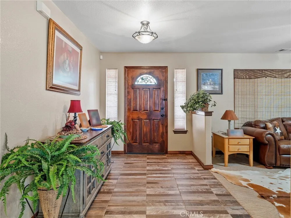 13991 Jicarilla Rd, Apple Valley, CA 92307