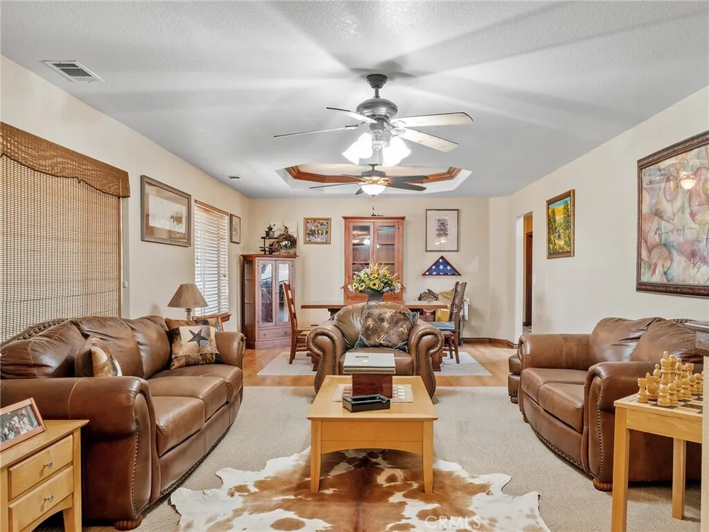 13991 Jicarilla Rd, Apple Valley, CA 92307