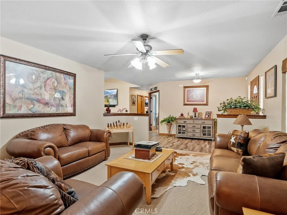 13991 Jicarilla Rd, Apple Valley, CA 92307