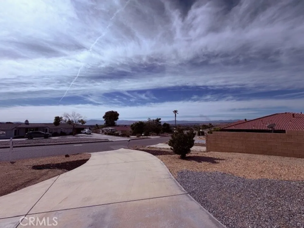 16466 Tude Rd, Apple Valley, CA 92307
