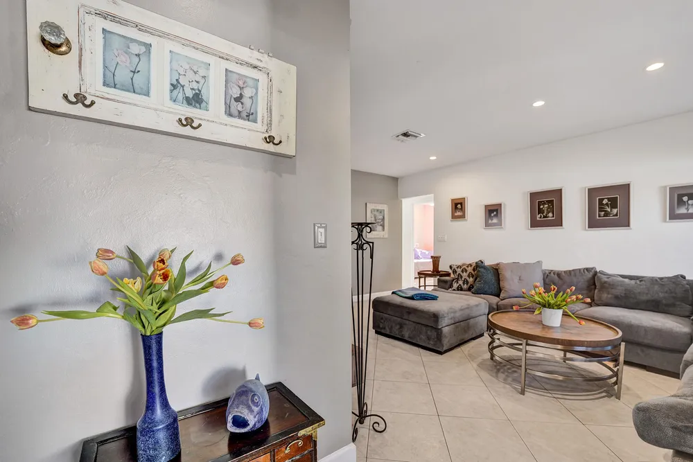 1036 NE 9th Ave, Fort Lauderdale, FL 33304