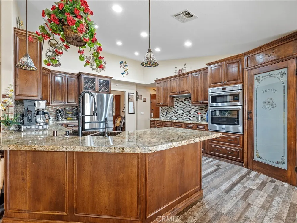 13991 Jicarilla Rd, Apple Valley, CA 92307