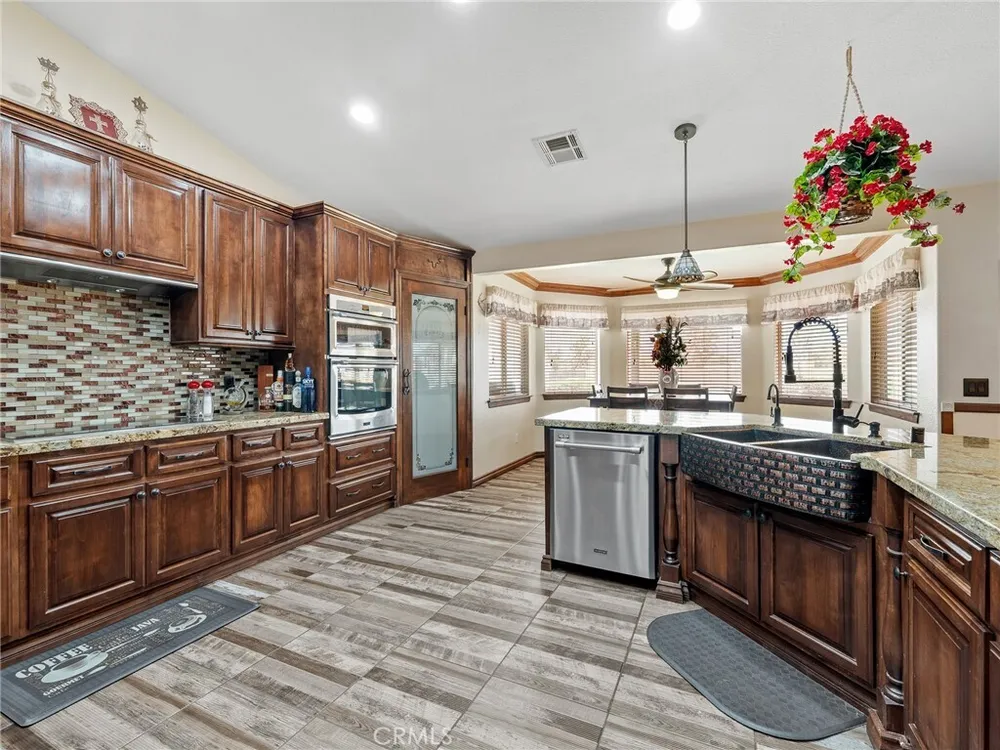 13991 Jicarilla Rd, Apple Valley, CA 92307