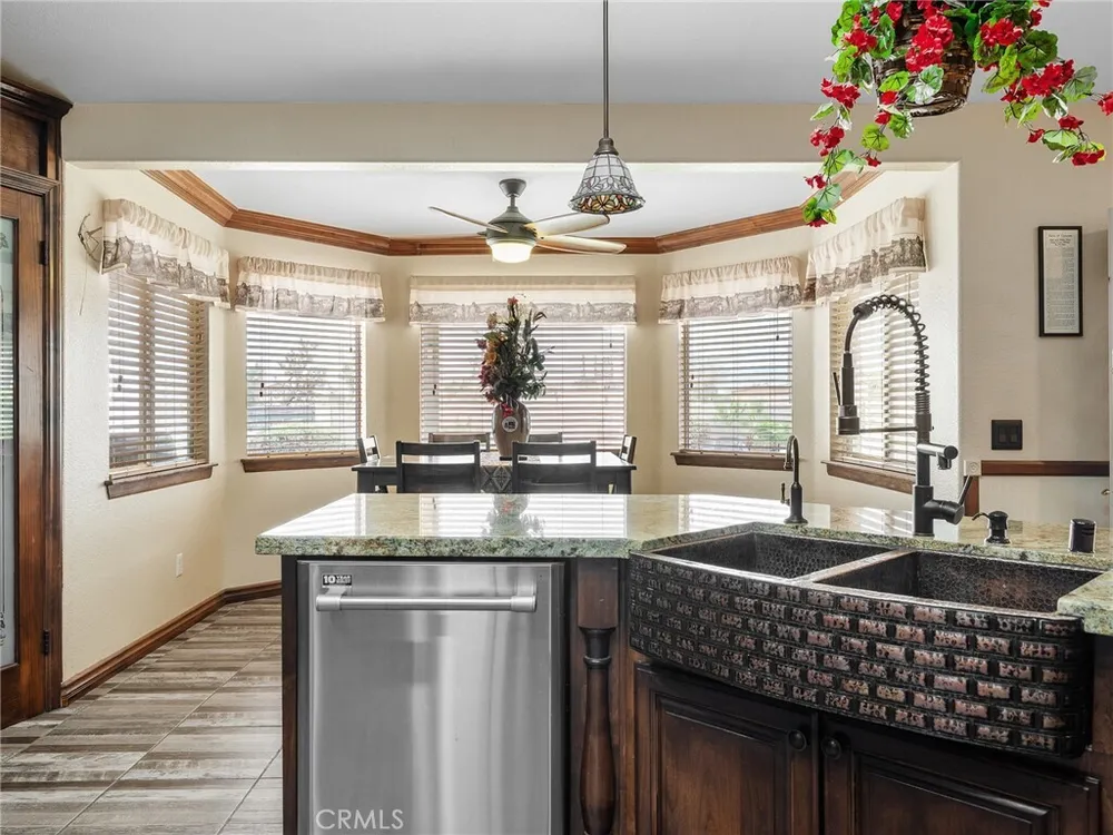 13991 Jicarilla Rd, Apple Valley, CA 92307