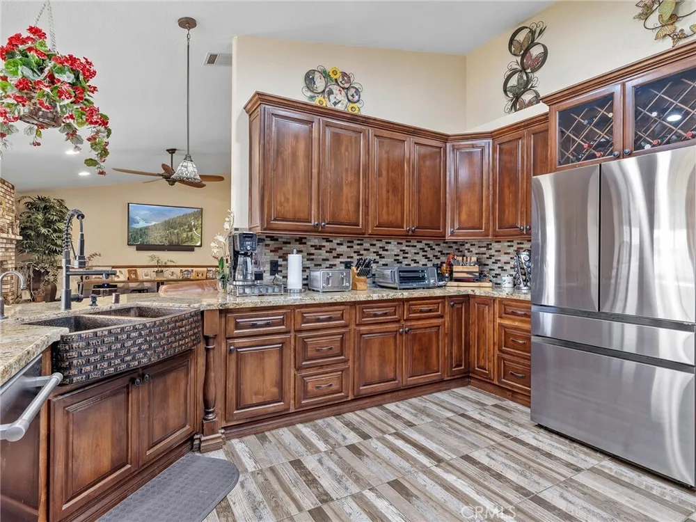 13991 Jicarilla Rd, Apple Valley, CA 92307