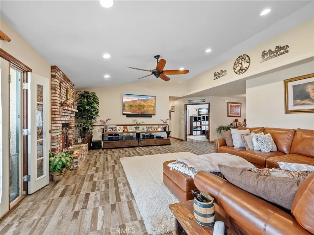 13991 Jicarilla Rd, Apple Valley, CA 92307