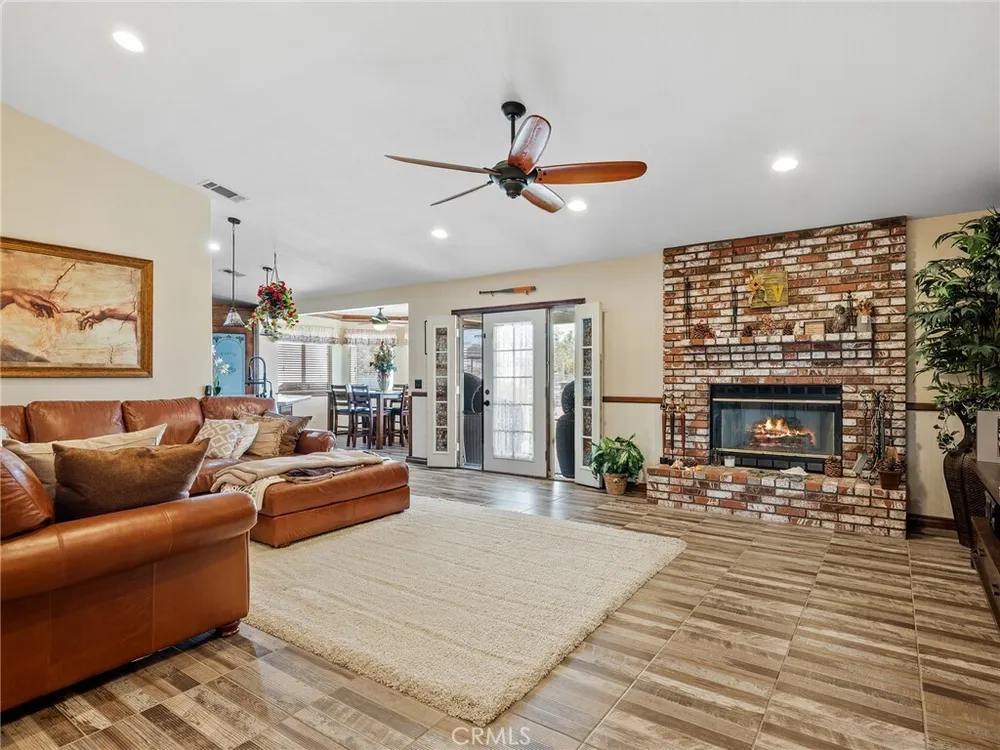 13991 Jicarilla Rd, Apple Valley, CA 92307