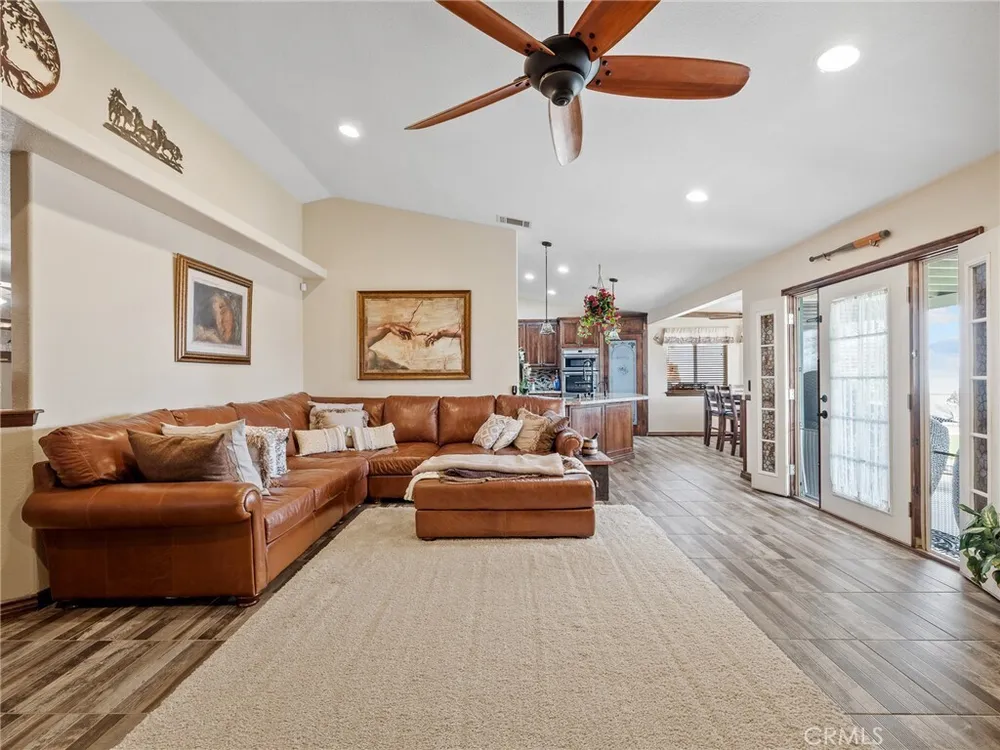 13991 Jicarilla Rd, Apple Valley, CA 92307
