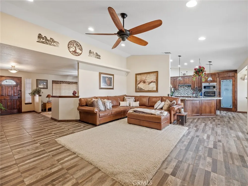 13991 Jicarilla Rd, Apple Valley, CA 92307
