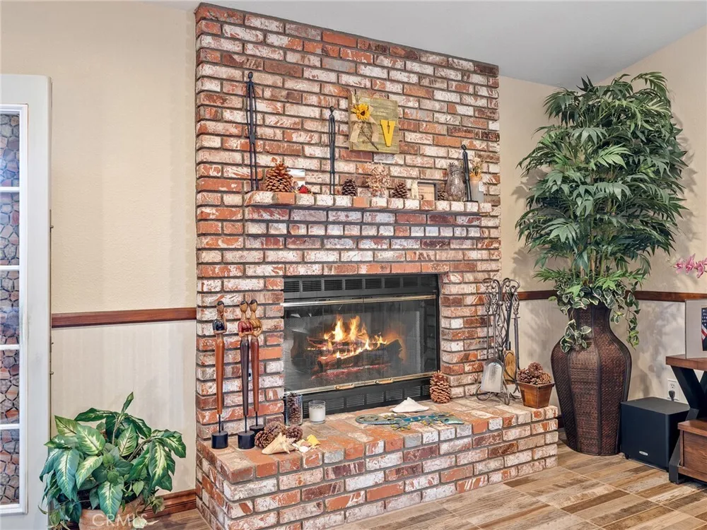 13991 Jicarilla Rd, Apple Valley, CA 92307