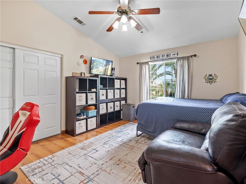 13991 Jicarilla Rd, Apple Valley, CA 92307