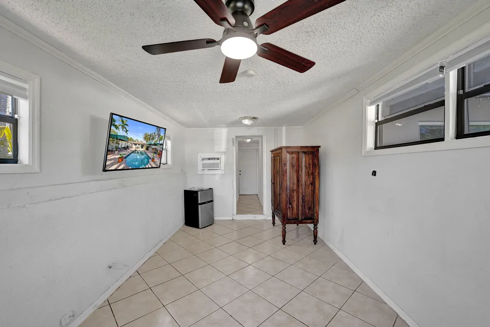 1036 NE 9th Ave, Fort Lauderdale, FL 33304