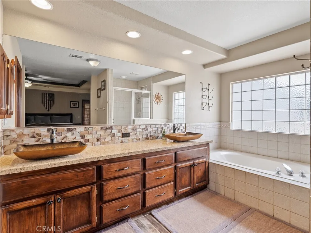 13991 Jicarilla Rd, Apple Valley, CA 92307