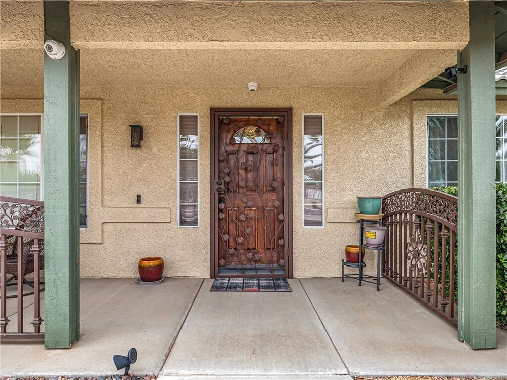 13991 Jicarilla Rd, Apple Valley, CA 92307