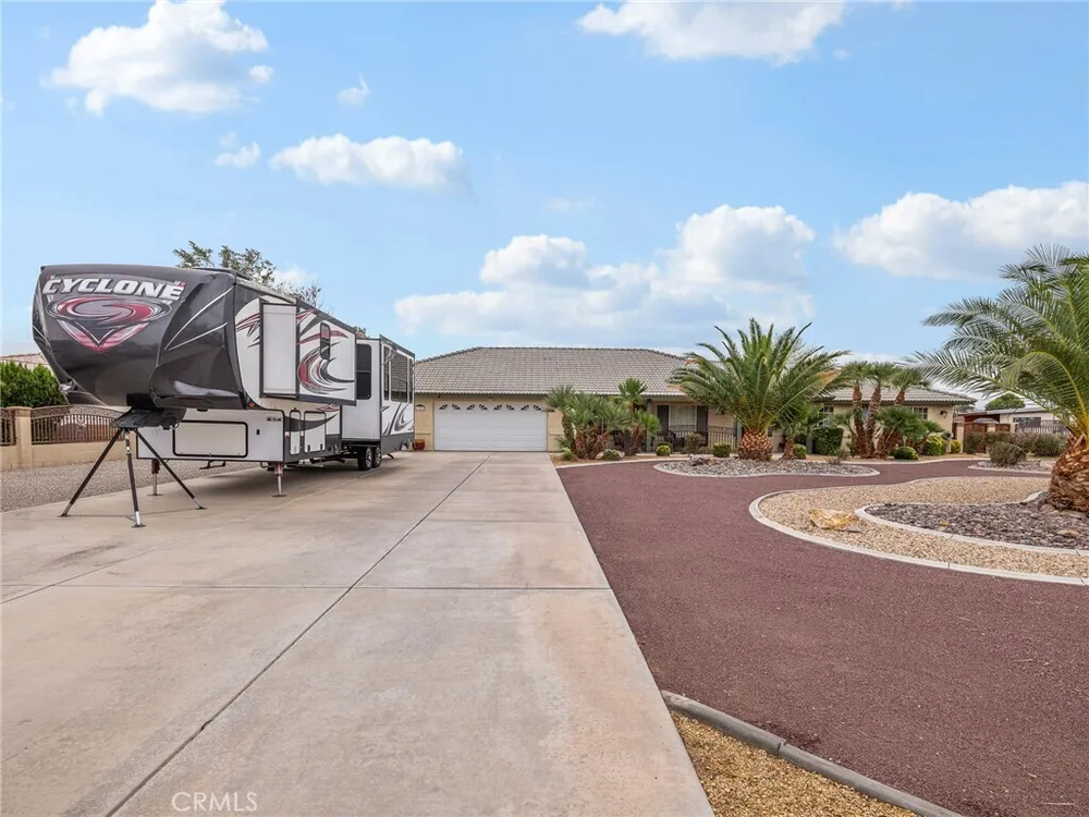 13991 Jicarilla Rd, Apple Valley, CA 92307