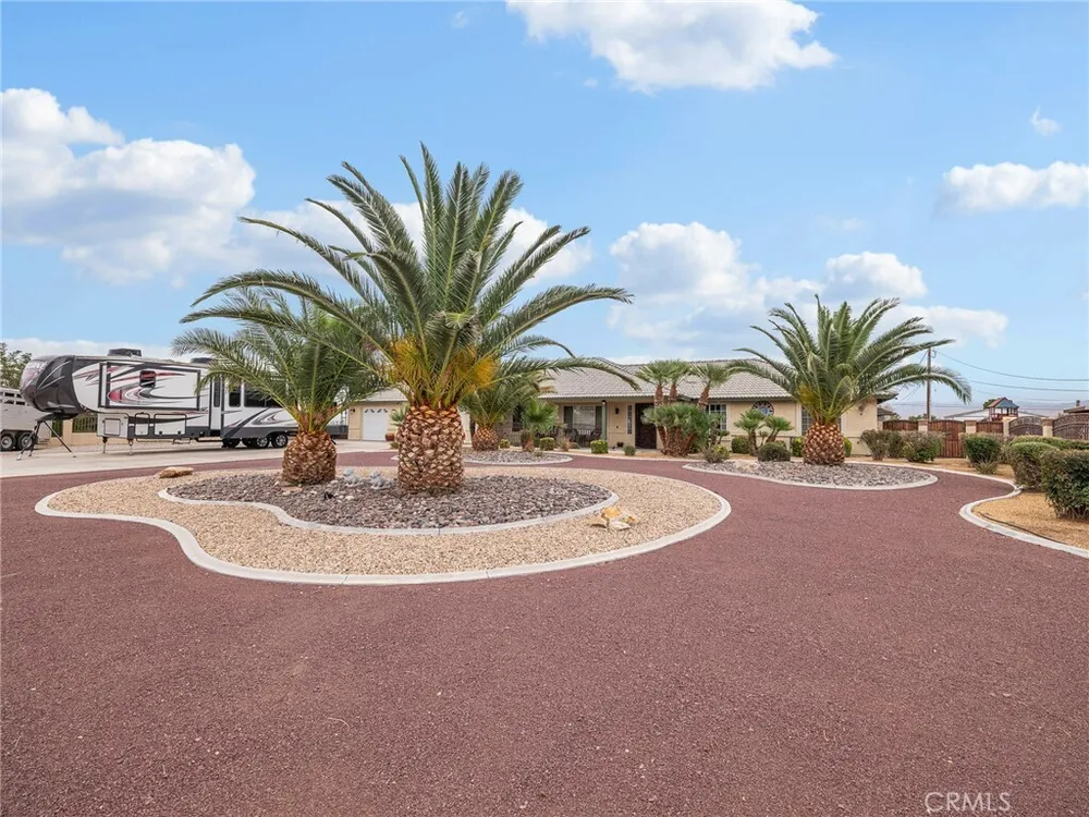 13991 Jicarilla Rd, Apple Valley, CA 92307