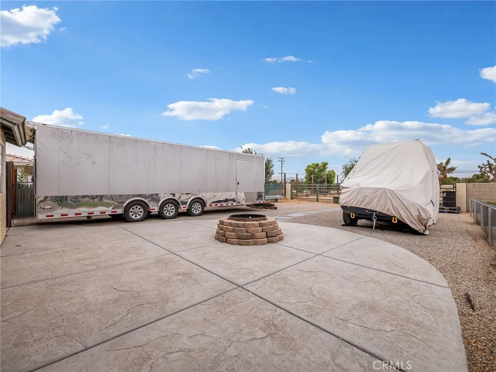 13991 Jicarilla Rd, Apple Valley, CA 92307