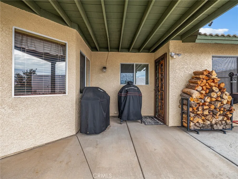 13991 Jicarilla Rd, Apple Valley, CA 92307