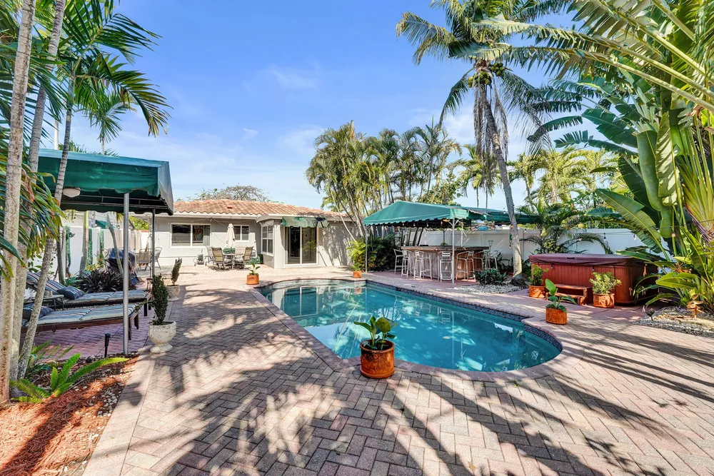 1036 NE 9th Ave, Fort Lauderdale, FL 33304