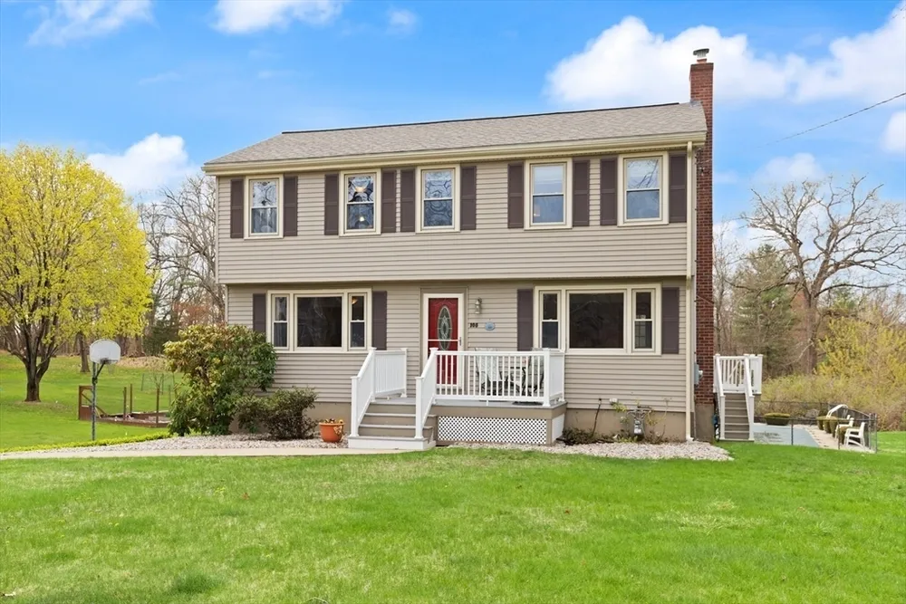 105 Greenmeadow Dr, Tewksbury, MA 01876