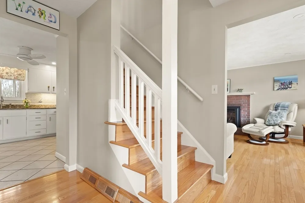 105 Greenmeadow Dr, Tewksbury, MA 01876
