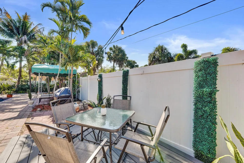 1036 NE 9th Ave, Fort Lauderdale, FL 33304