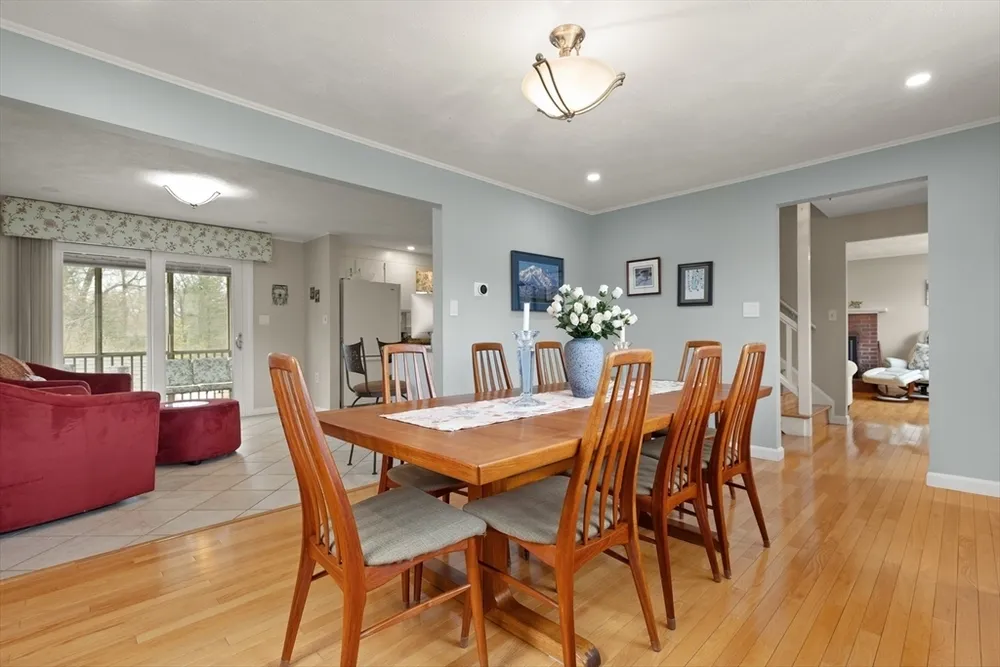 105 Greenmeadow Dr, Tewksbury, MA 01876
