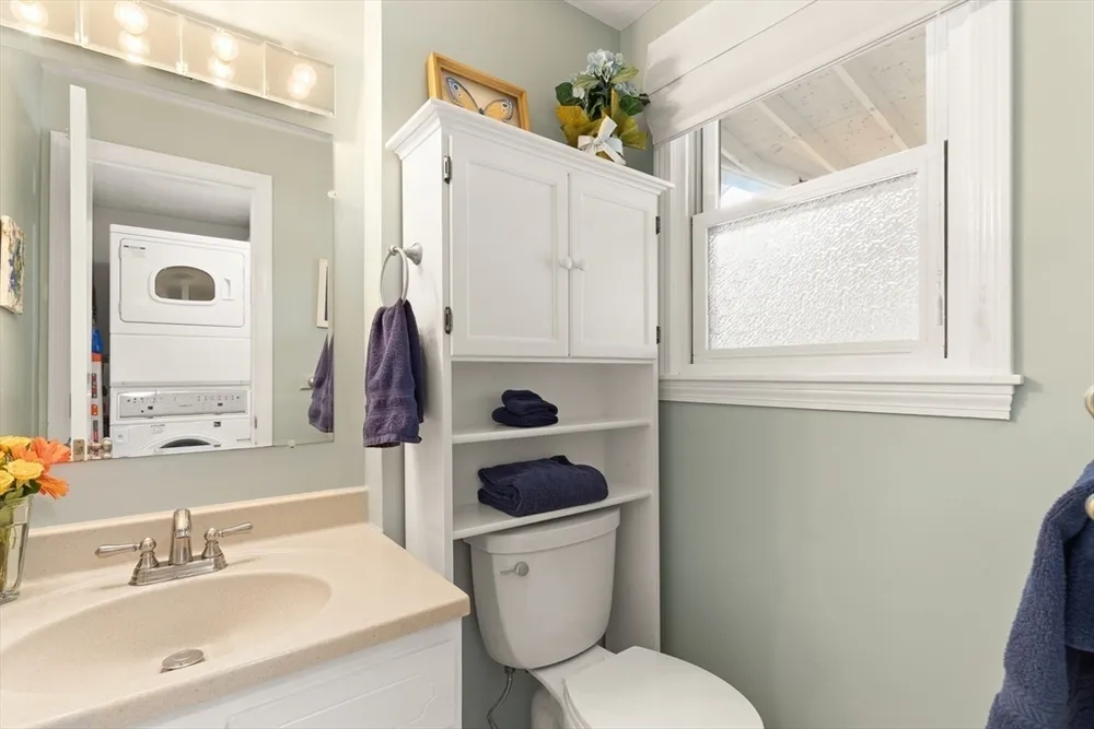 105 Greenmeadow Dr, Tewksbury, MA 01876