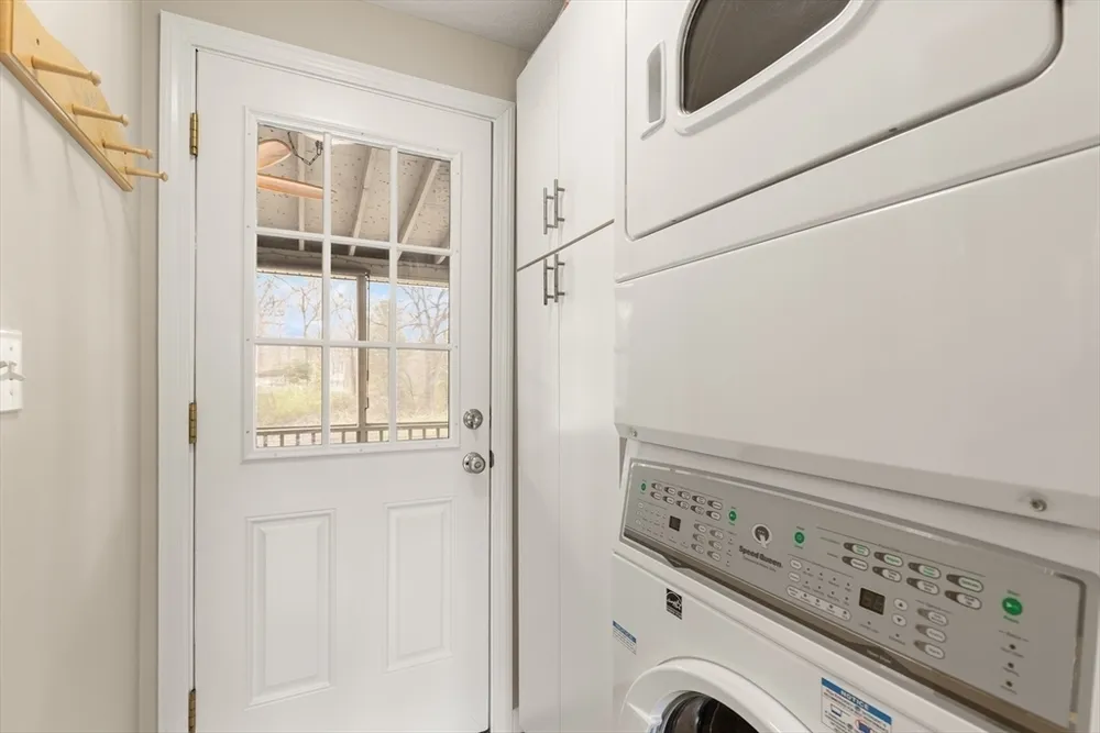 105 Greenmeadow Dr, Tewksbury, MA 01876